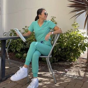 Figs Women's Teal Scrub Set